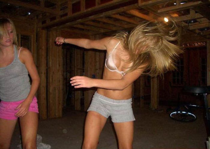 Девушки веселятся