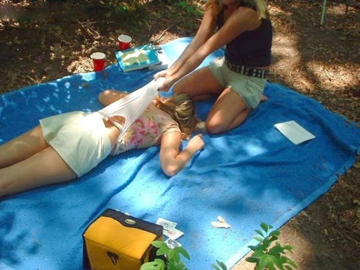 Девушки веселятся