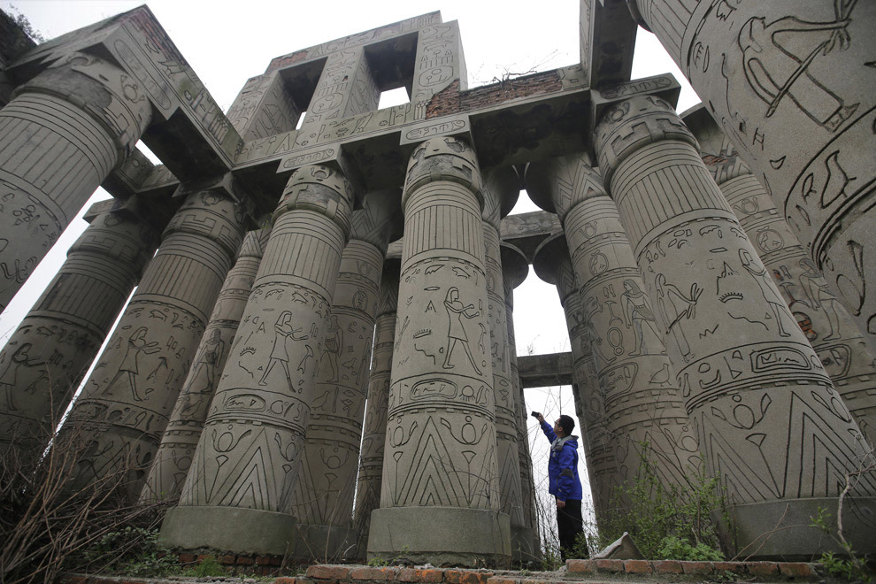 Китайские копии мировых достопримечательностей Китайские копии мировых достопримечательностей