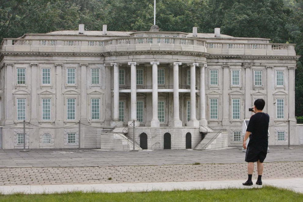 Китайские копии мировых достопримечательностей Китайские копии мировых достопримечательностей