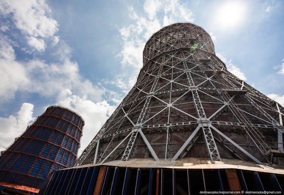 Градирни — огромные охлаждающие башни