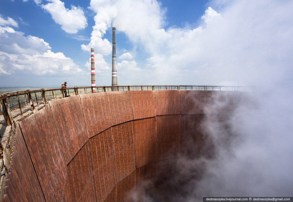 Градирни — огромные охлаждающие башни