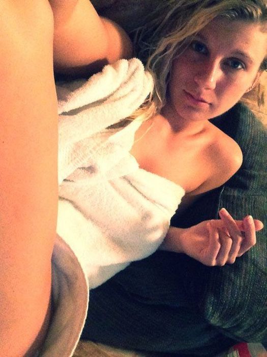 Девушки в полотенцах