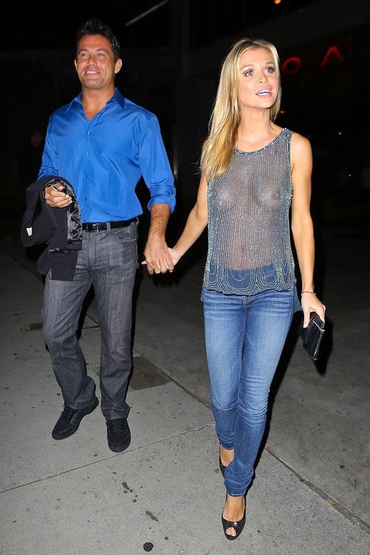 Джоанна Крупа прозрачной одежде