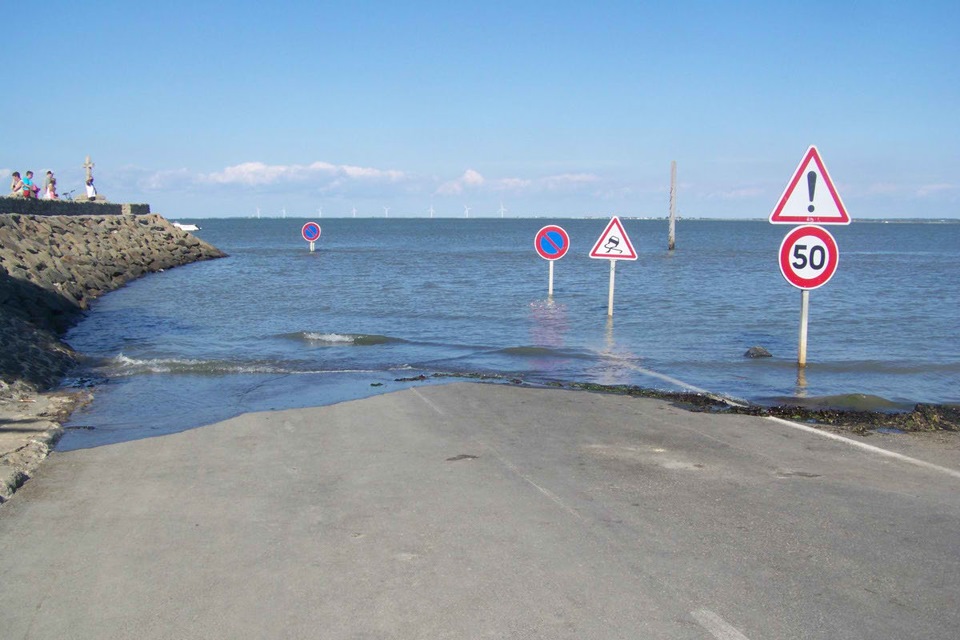 Дорога, которая дважды за сутки уходит под воду