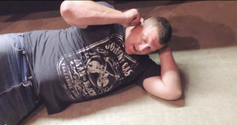 Друзья вытащили из уха американца двух животных