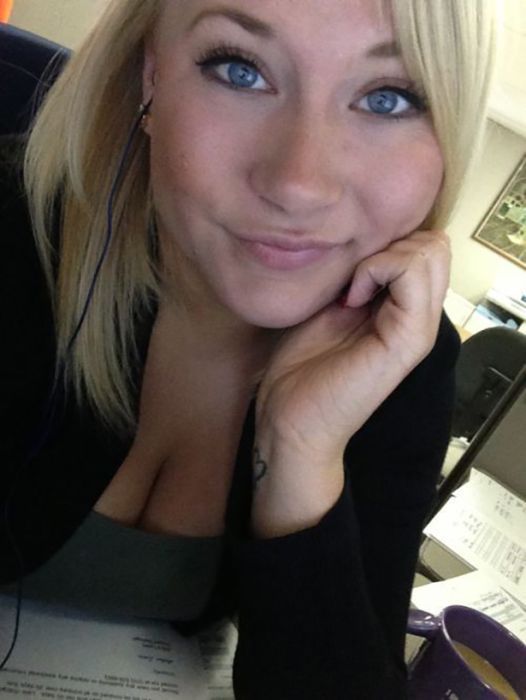 Девушки на работе