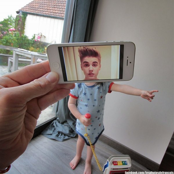 Фото с мобильника в реальной жизни от Francois Dourlen