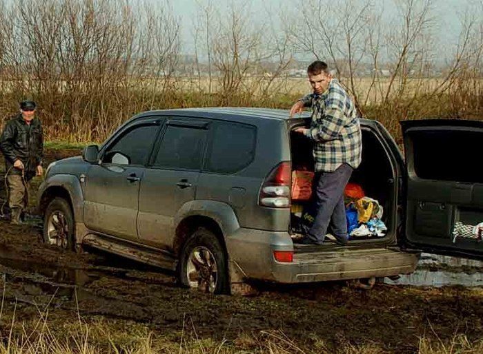 Land Cruiser застрял (3 фото)