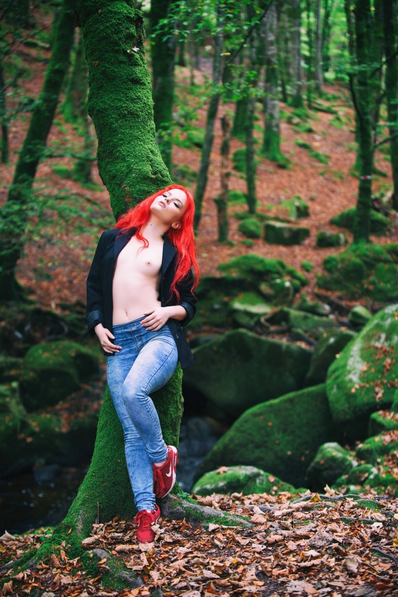 Ню в кроличьем стиле