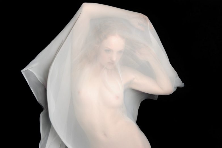 Ню в кроличьем стиле