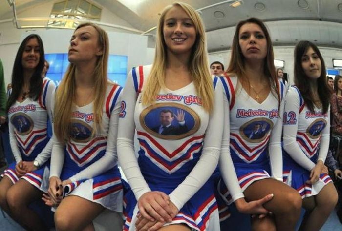 Много красивых девушек в бикини (40 фото)