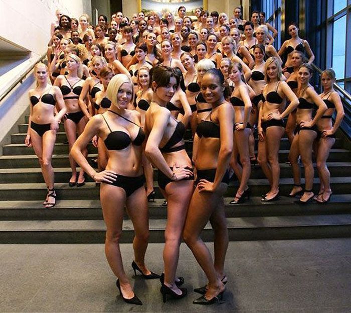 Много красивых девушек в бикини (40 фото)