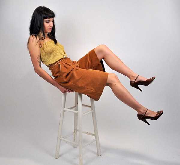 Девушки позируют в странных позах