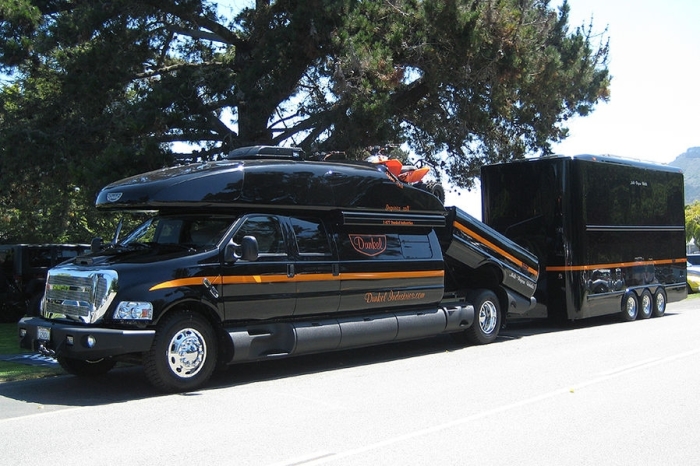 Мини-отель на колёсах от компании Ford