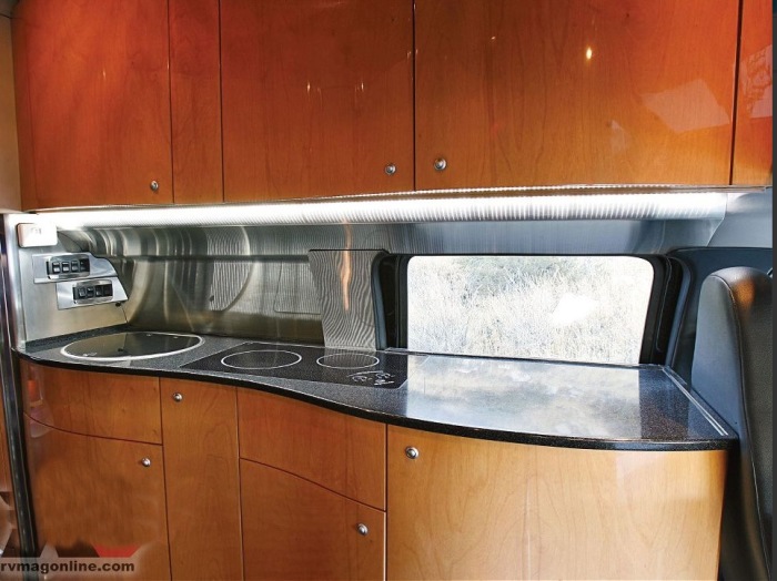 Мини-отель на колёсах от компании Ford