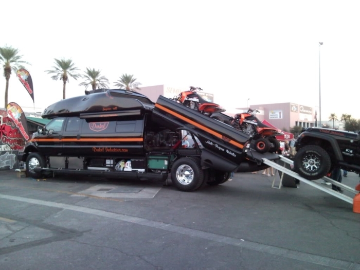 Мини-отель на колёсах от компании Ford