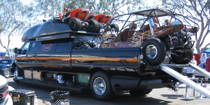 Мини-отель на колёсах от компании Ford