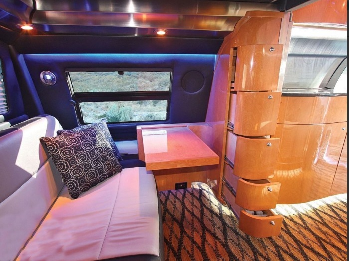 Мини-отель на колёсах от компании Ford