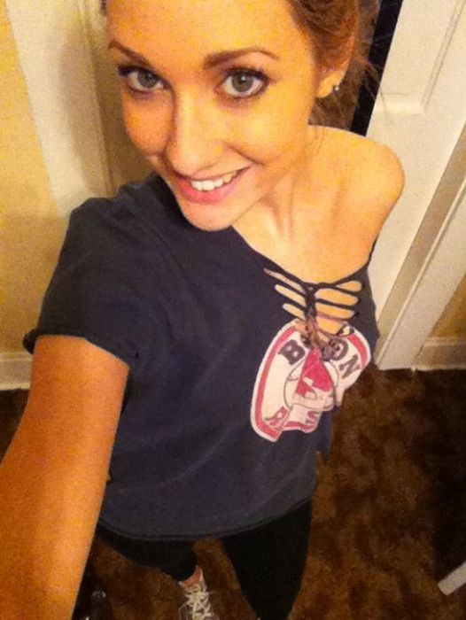 Девушки фотографируют себя