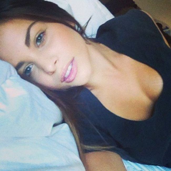 Девушки фотографируют себя