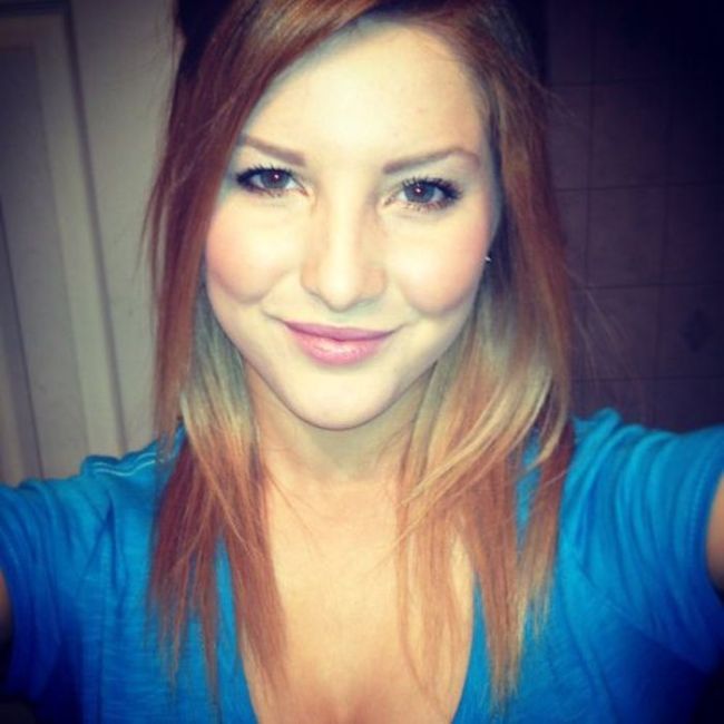 Девушки фотографируют себя