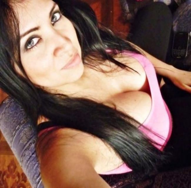 Девушки фотографируют себя