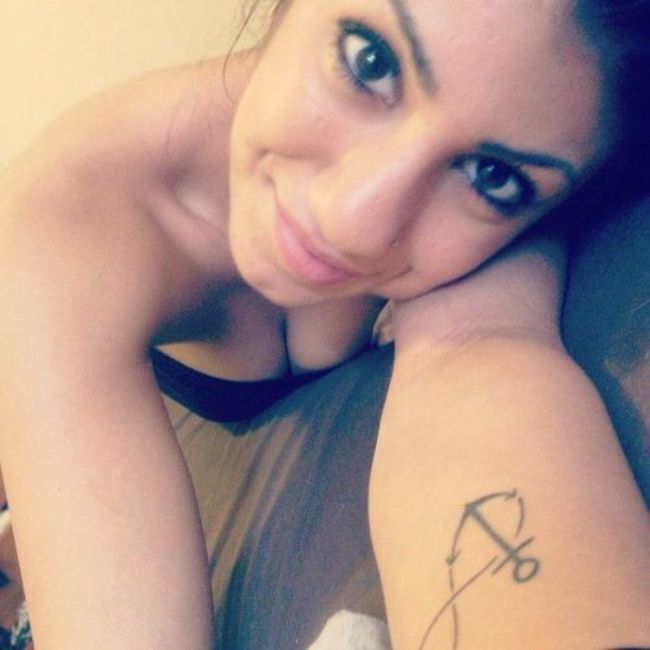 Девушки фотографируют себя