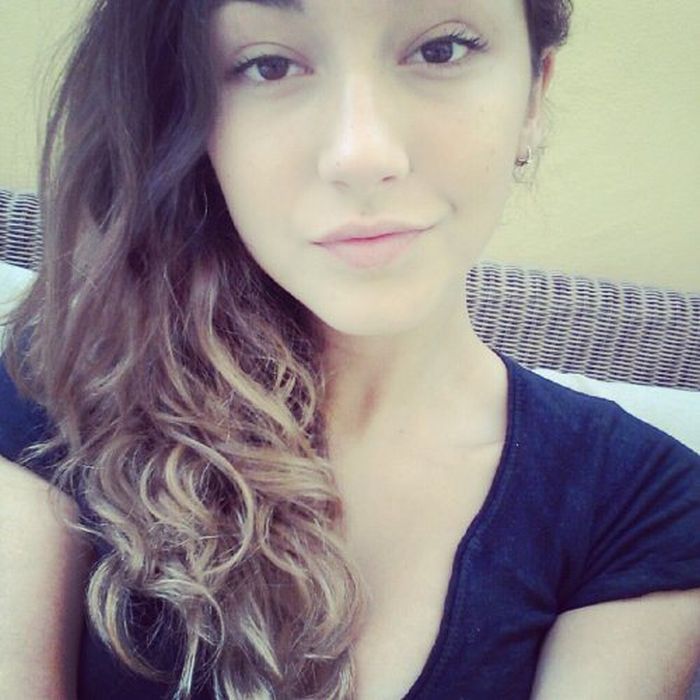 Девушки фотографируют себя