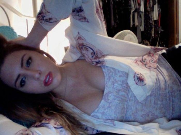 Девушки фотографируют себя