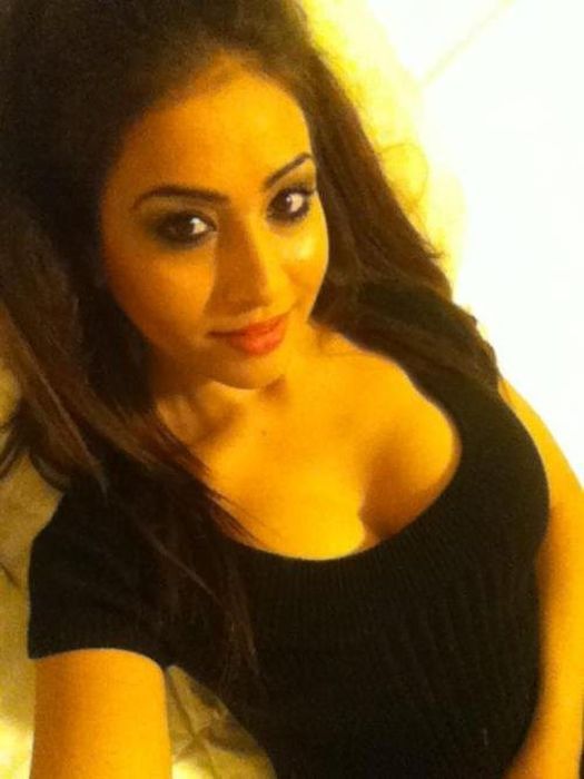 Девушки фотографируют себя