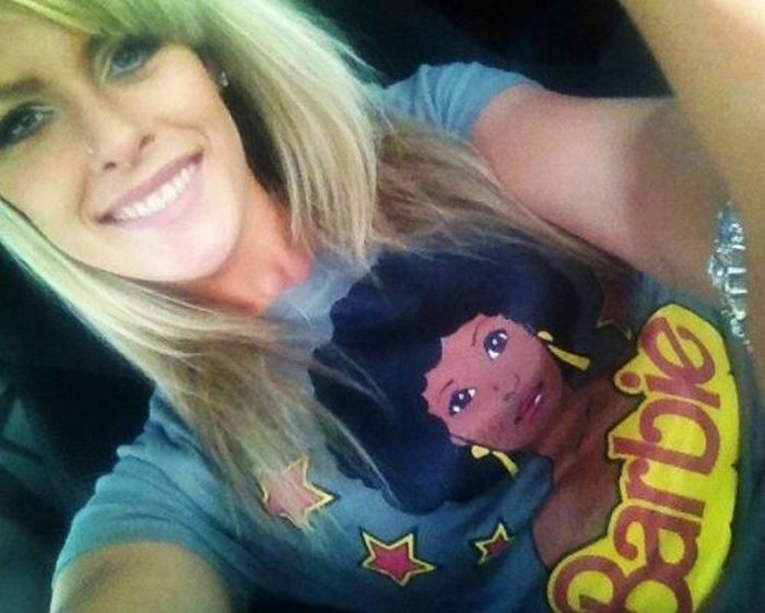 Девушки фотографируют себя