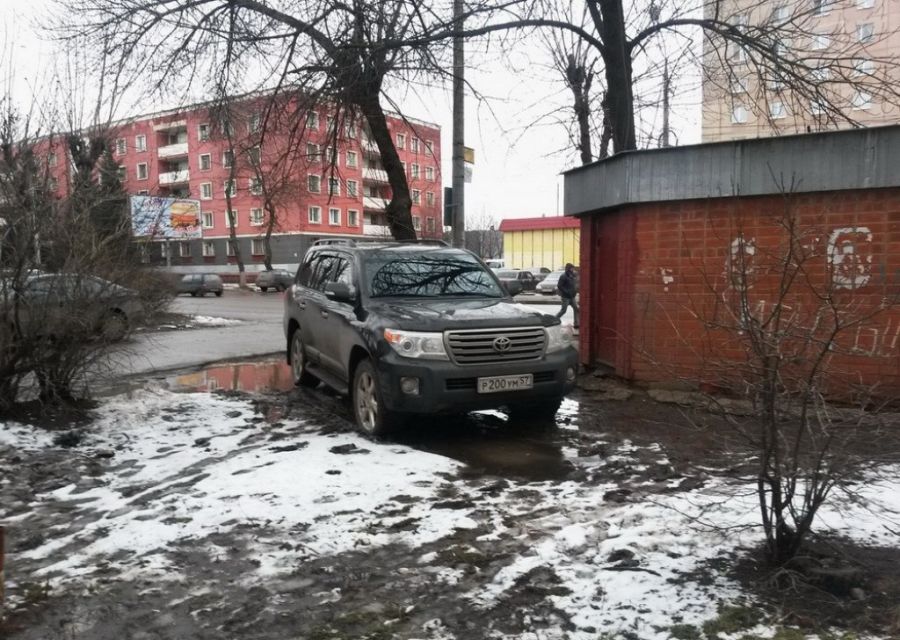 Я паркуюсь где хочу (27 фото)