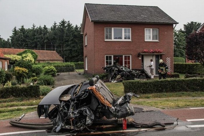 Audi S8 разорвало пополам