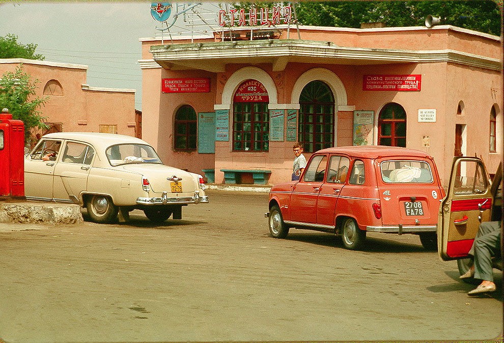 Бензоколонки в СССР – история в фотографиях