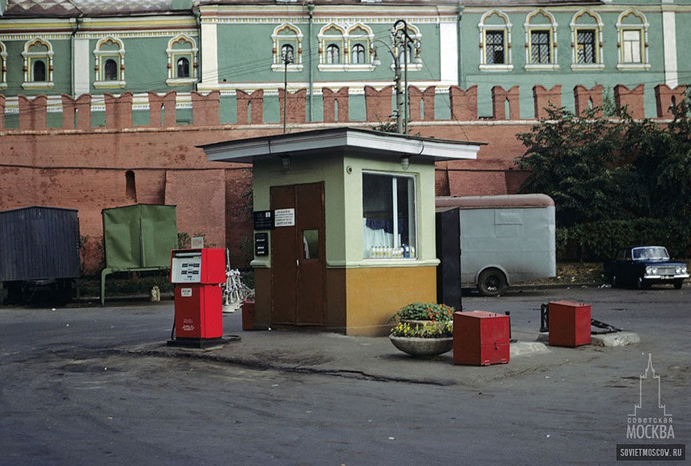 Бензоколонки в СССР – история в фотографиях