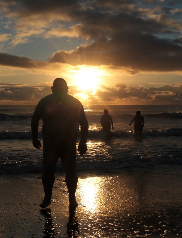 Британские нудисты попытались побить мировой рекорд (13 фото)