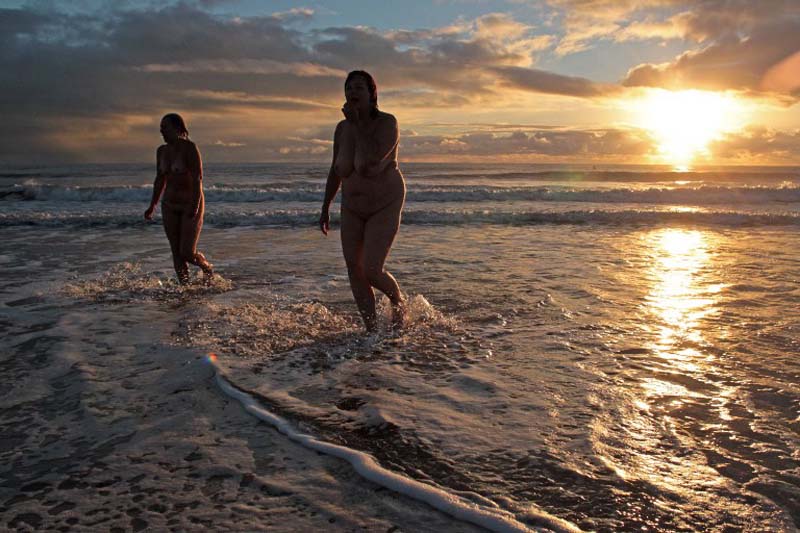 Британские нудисты попытались побить мировой рекорд (13 фото)