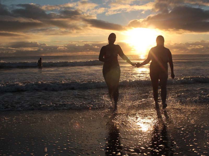 Британские нудисты попытались побить мировой рекорд (13 фото)