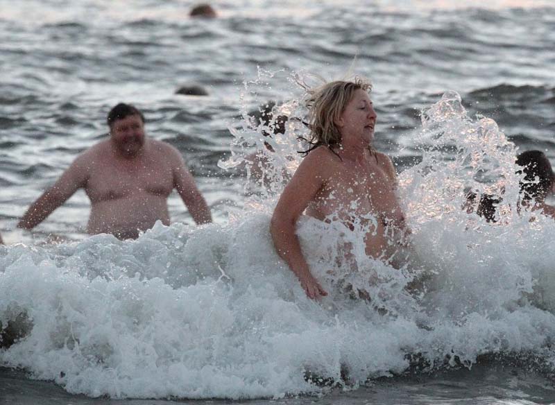 Британские нудисты попытались побить мировой рекорд (13 фото)