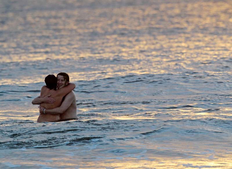 Британские нудисты попытались побить мировой рекорд (13 фото)