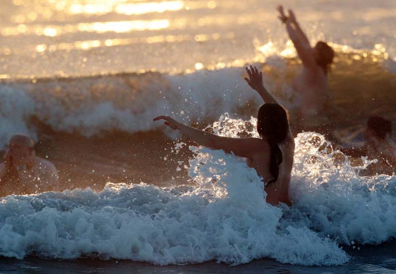 Британские нудисты попытались побить мировой рекорд (13 фото)