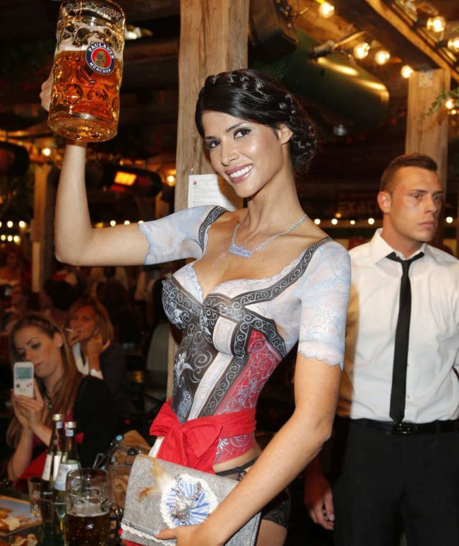 Нарисованое платье на Октоберфест