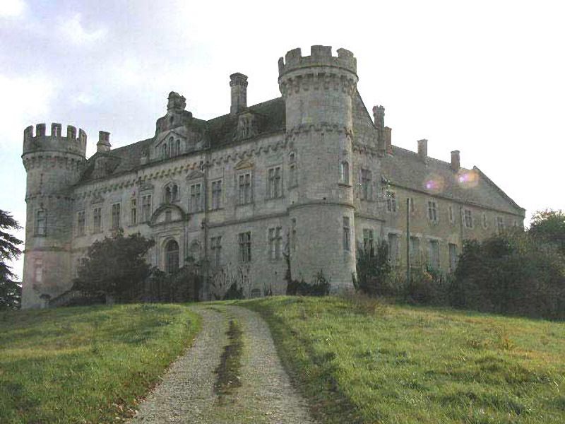 6 замков, которые стоят дешевле некоторых квартир в России