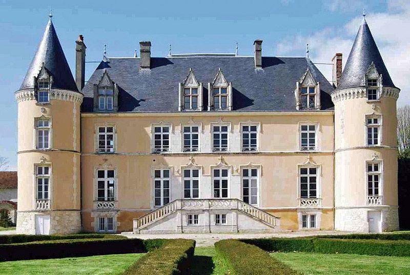 6 замков, которые стоят дешевле некоторых квартир в России