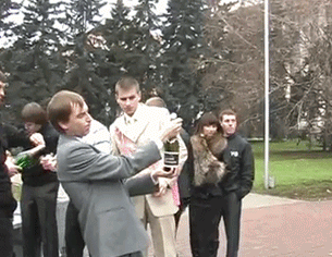 Бутылка шампанского - опасная вещь