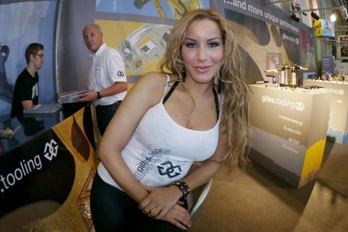 Девушки с мотовыставки Intermot 2012