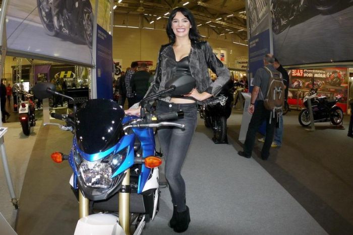 Девушки с мотовыставки Intermot 2012