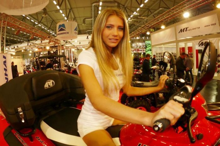 Девушки с мотовыставки Intermot 2012