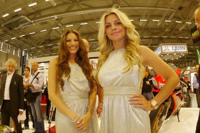 Девушки с мотовыставки Intermot 2012